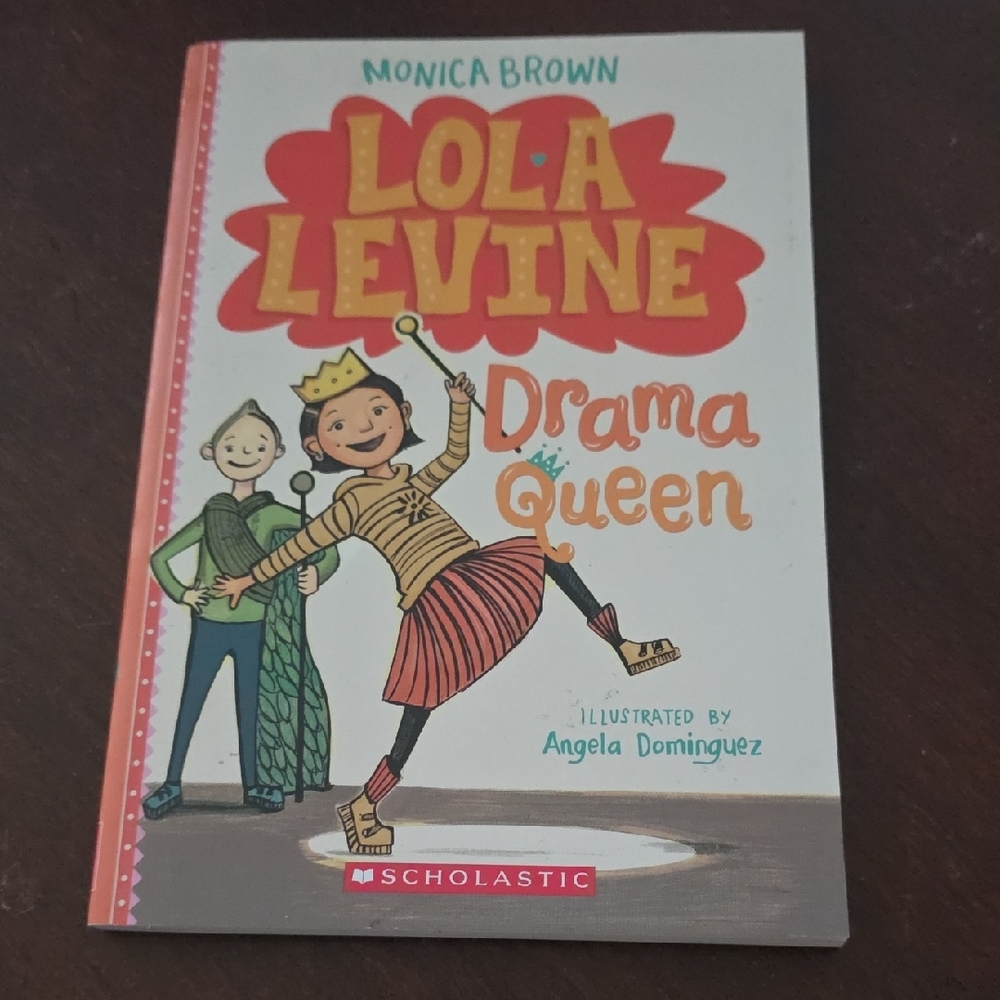 (J40) Scholastic Lola Levine Drama Queen Book - Vibrant Cover